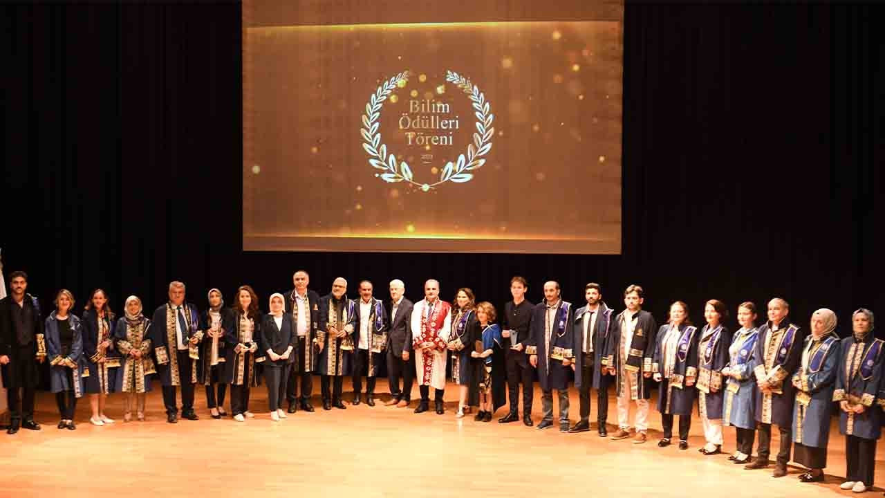 SAÜ’de Bilim Kazandı: Emek, Başarıyla Taçlandırıldı