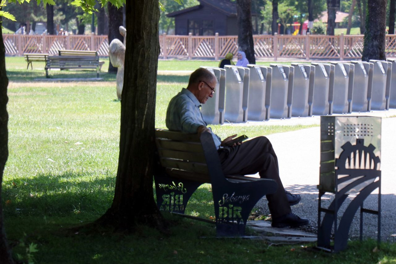 Sakarya’da Sıcak Hava Bunaltıyor: Araç Termometreleri 38 Dereceyi Gördi - Sayfa 6