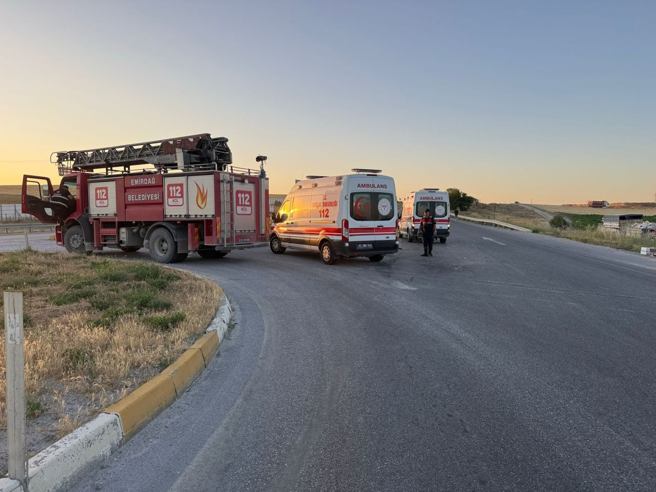 Otomobil ile traktörün çarpıştığı kazada 4 kişi yaralandı - Sayfa 3