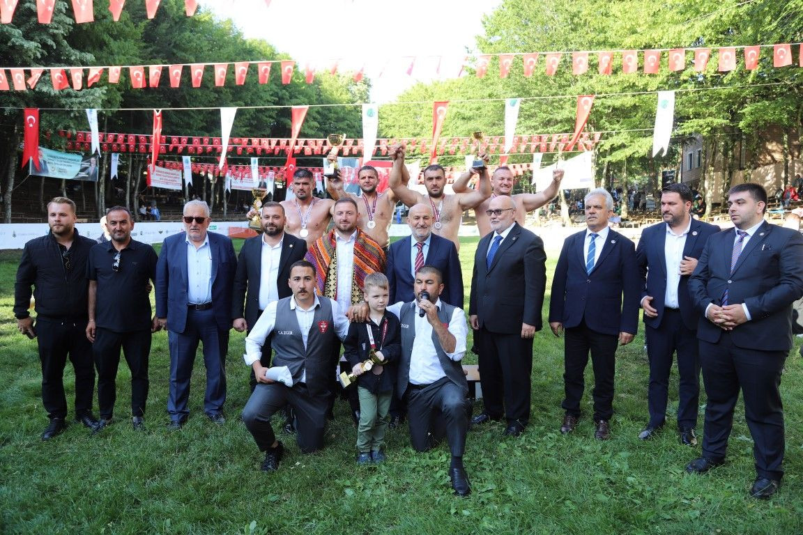 21. Selman Dede Yağlı Güreşlerinin Başpehlivanı Serdar YILDIRIM Oldu - Sayfa 1