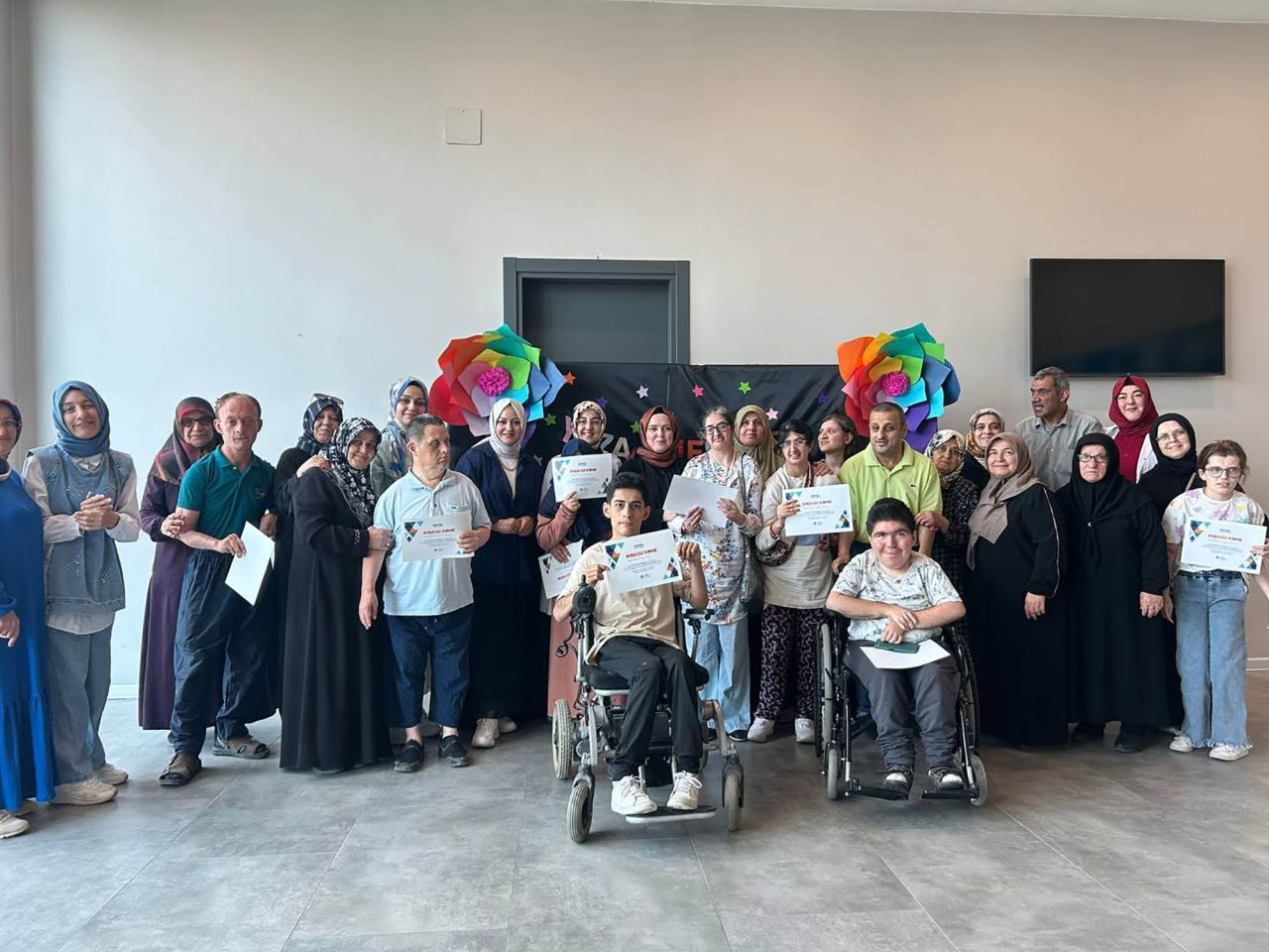 Akyazı SGM’de Özel Bireylerin Karne Coşkusu - Sayfa 1