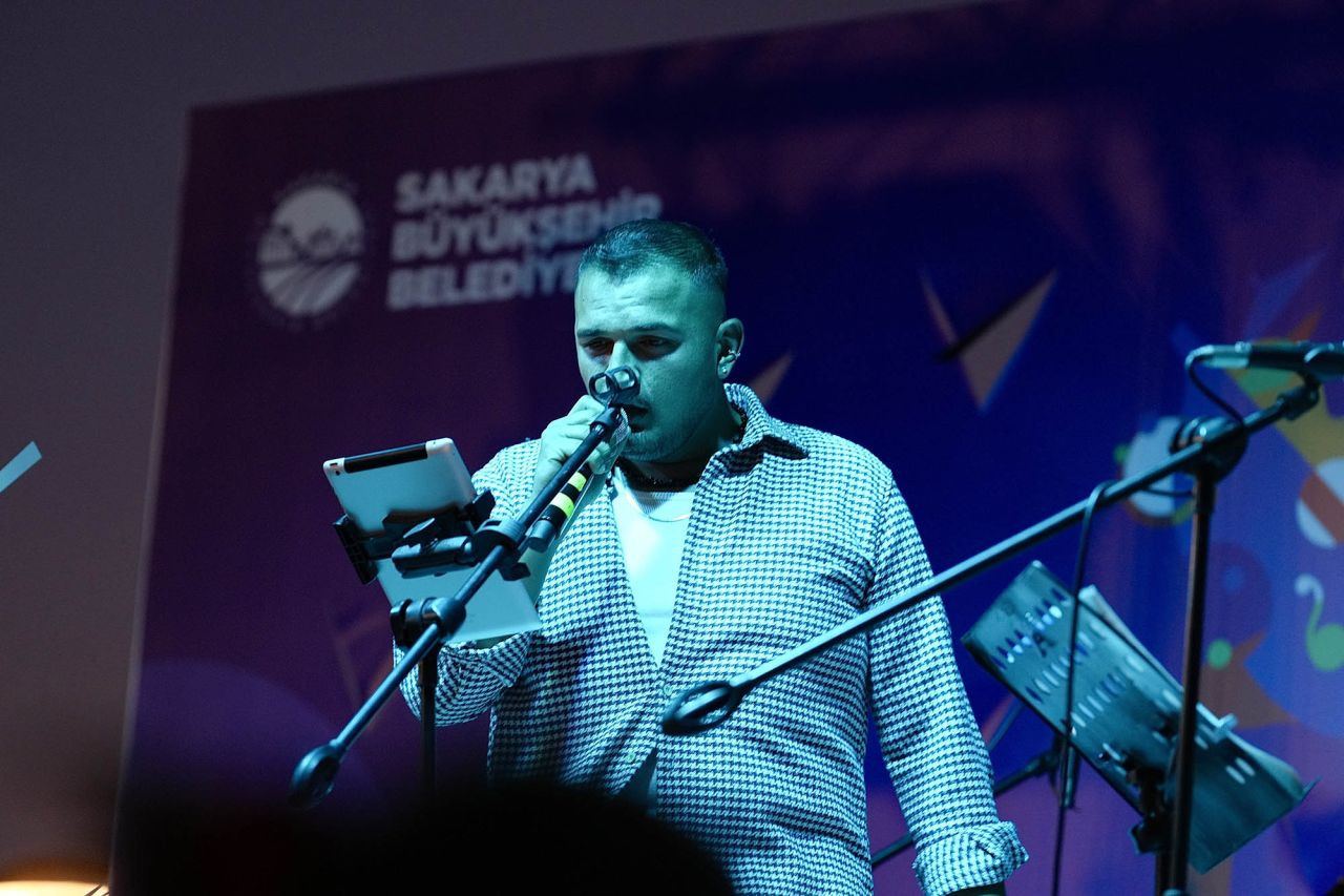 Sahil Amfide Nostalji Rüzgârı: Kent Orkestrası ve Sakaryalı Sanatçılar Sahnede - Sayfa 11