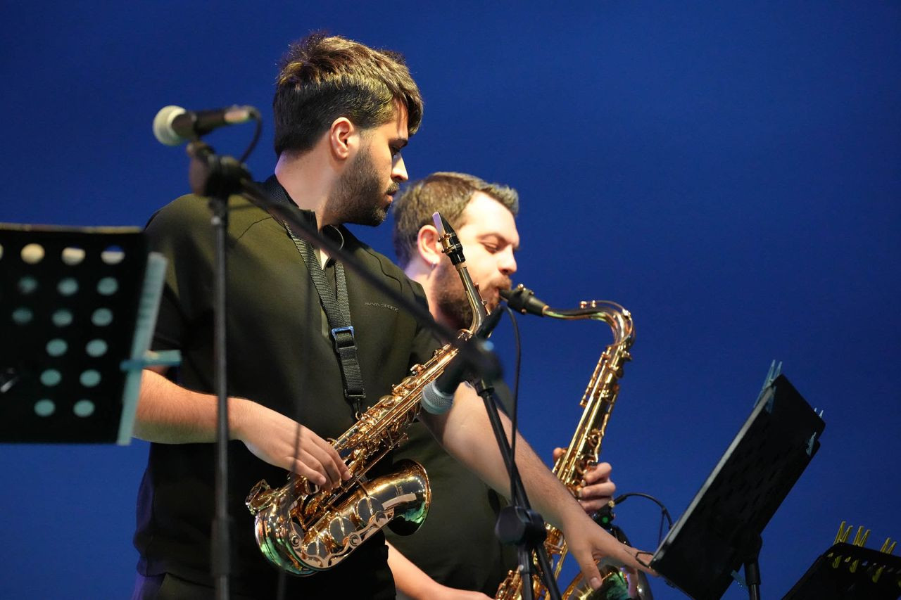 Sahil Amfide Nostalji Rüzgârı: Kent Orkestrası ve Sakaryalı Sanatçılar Sahnede - Sayfa 6