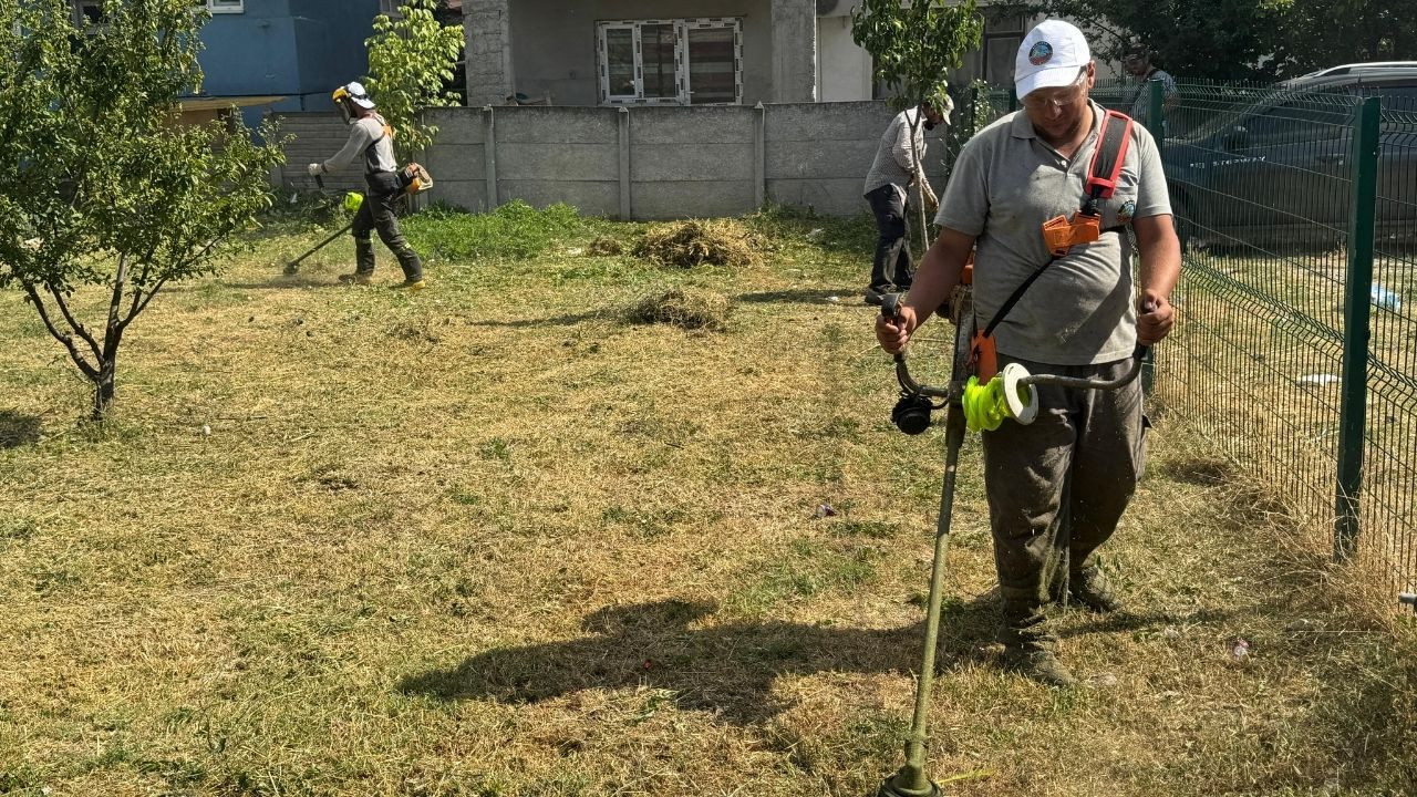 Bahçelievler’de Yeşil Alanlara Bakım Çalışmaları Başladı. - Sayfa 1