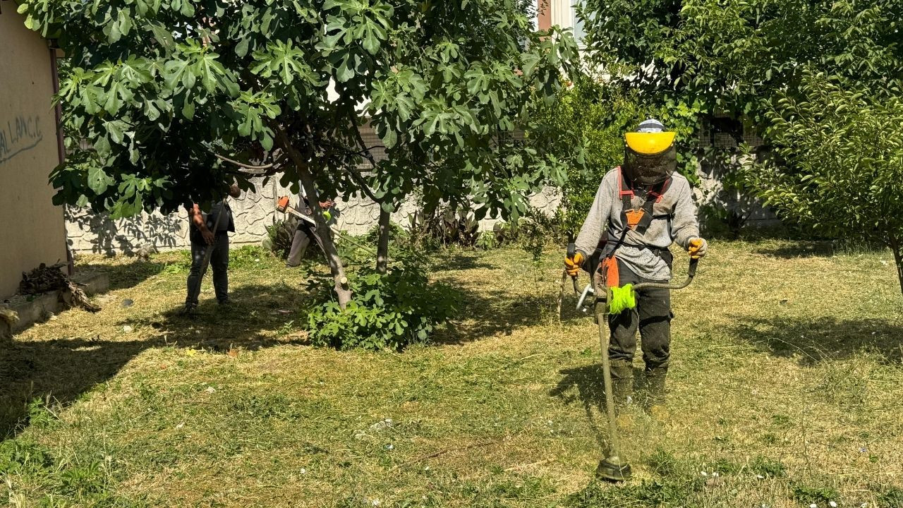 Bahçelievler’de Yeşil Alanlara Bakım Çalışmaları Başladı. - Sayfa 3