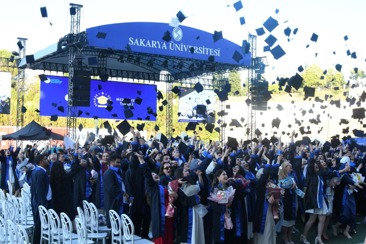 Sakarya Üniversitesi’nde Mezuniyet Coşkusu: 2024-2025 Mezunları Geleceğe Uğurlandı - Sayfa 6