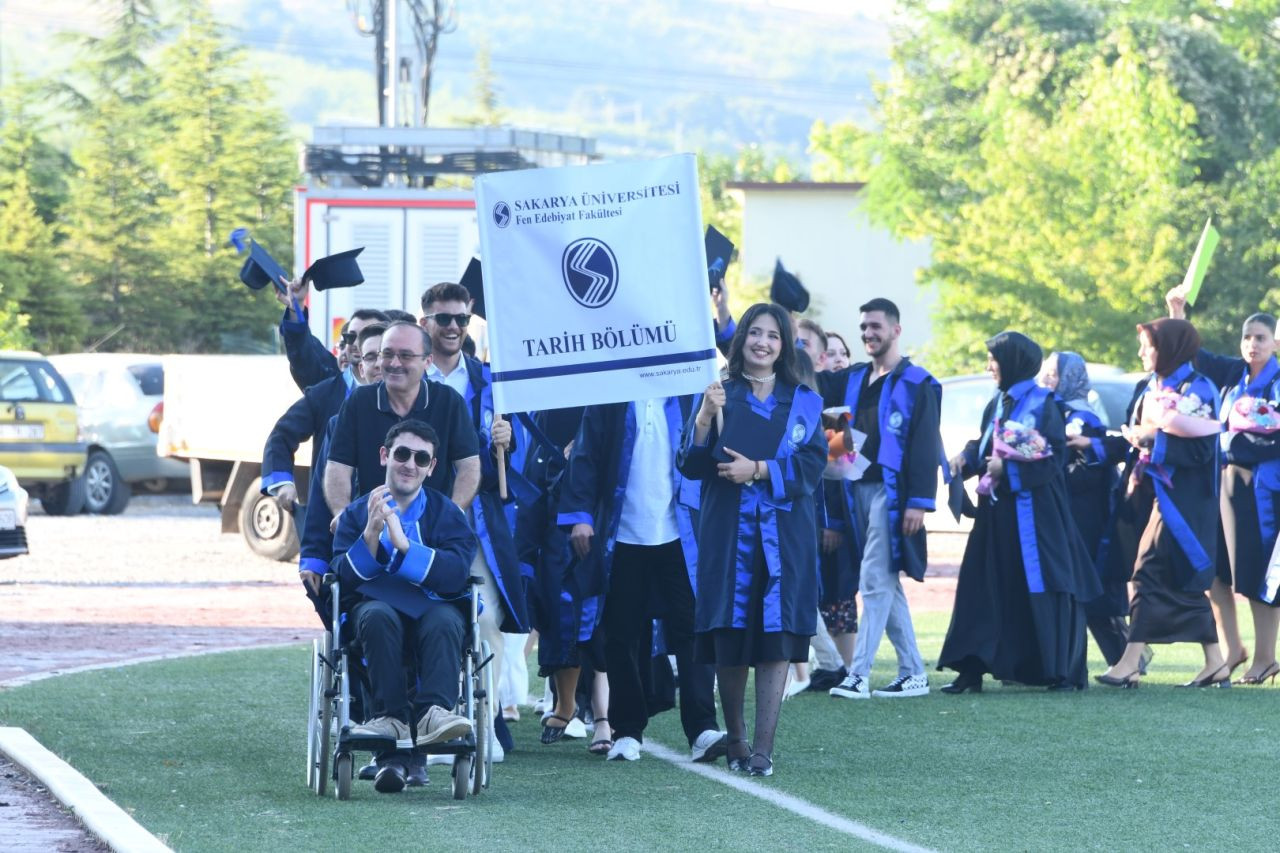 Sakarya Üniversitesi’nde Mezuniyet Coşkusu: 2024-2025 Mezunları Geleceğe Uğurlandı - Sayfa 8