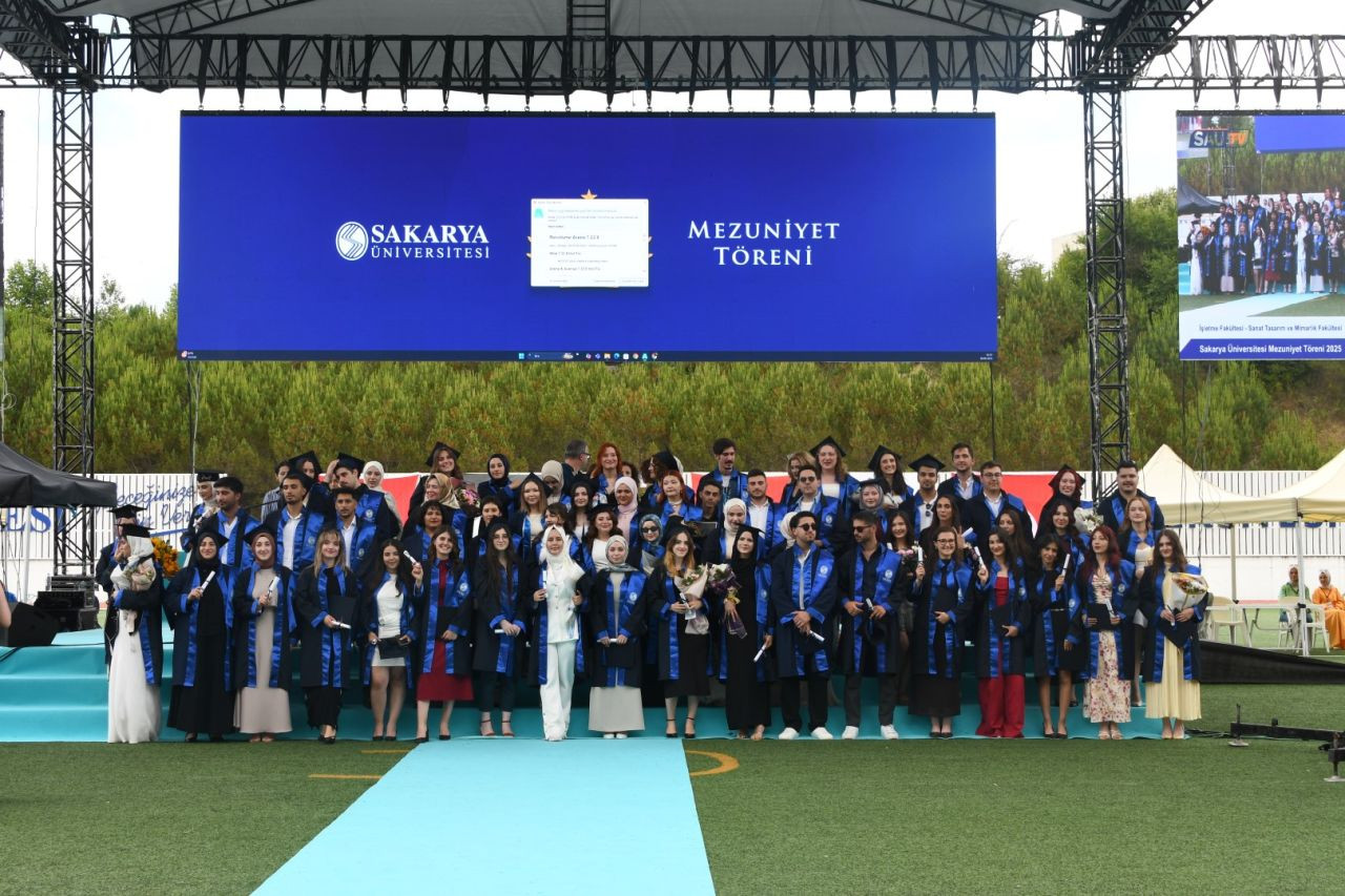Sakarya Üniversitesi’nde Mezuniyet Coşkusu: 2024-2025 Mezunları Geleceğe Uğurlandı - Sayfa 9