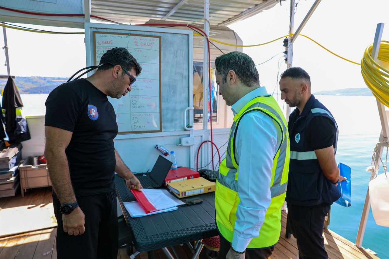 Gölün 25 metre derinliğindeki su alma hatları dalgıçlarca temizleniyor - Sayfa 4