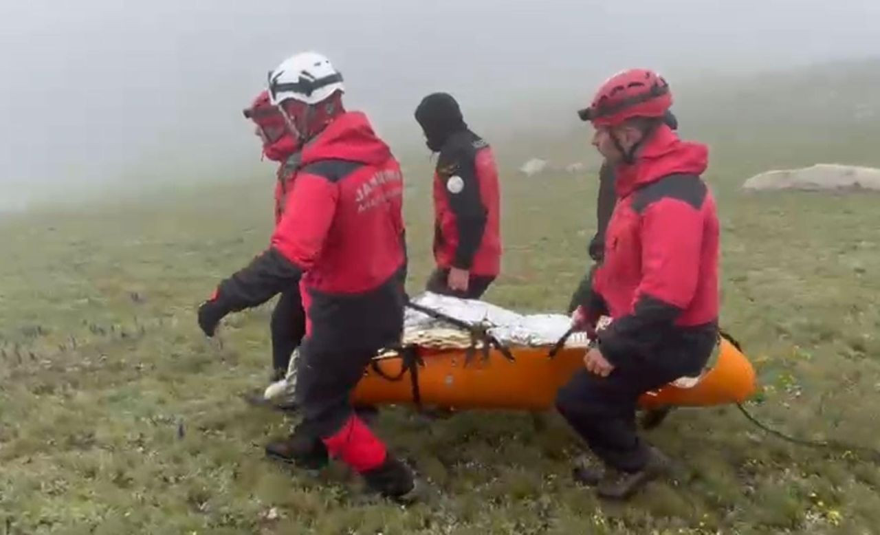 Yaralı yolcu ve pilotun cenazesi, helikopterle bölgeden alındı. - Sayfa 2