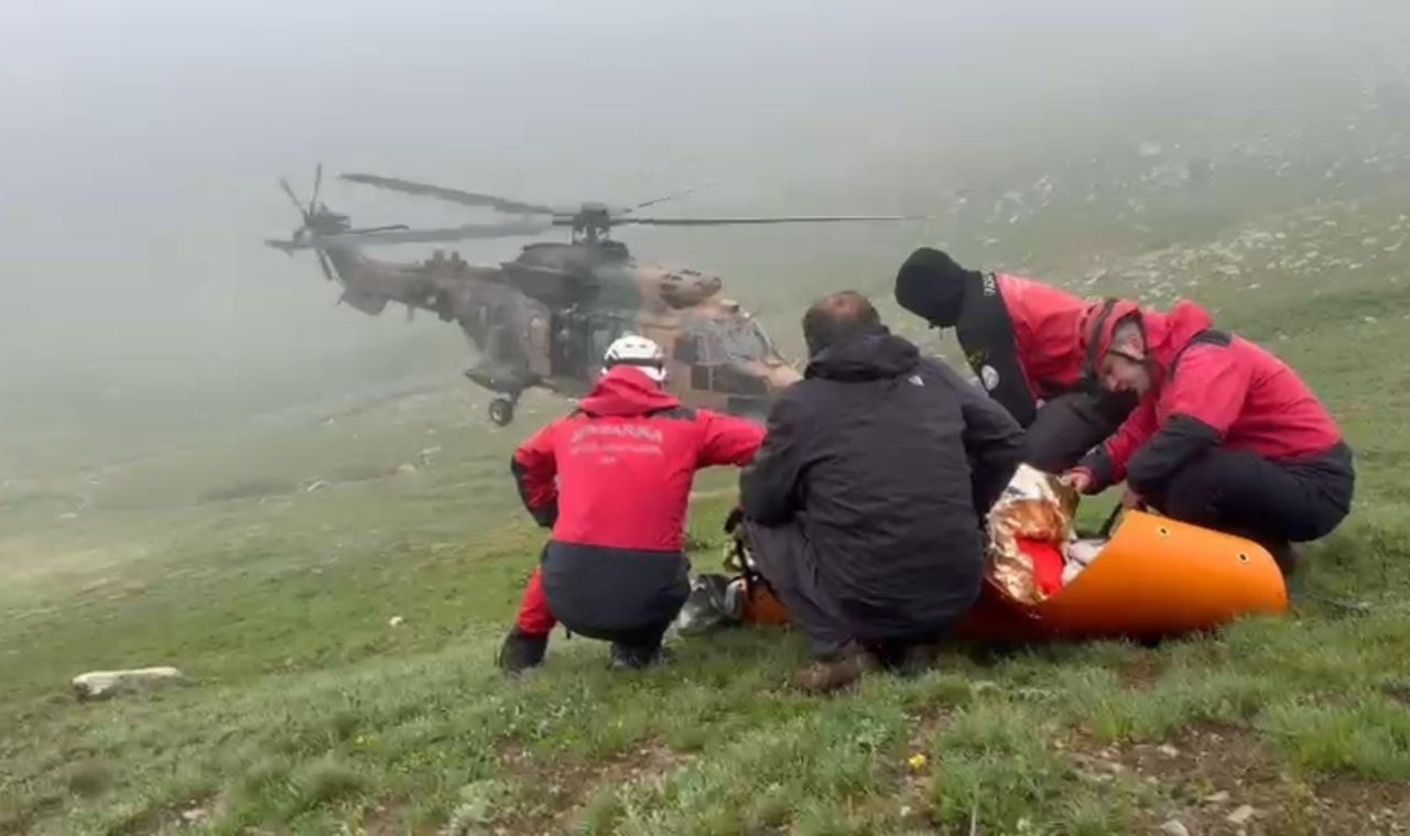 Yaralı yolcu ve pilotun cenazesi, helikopterle bölgeden alındı. - Sayfa 3