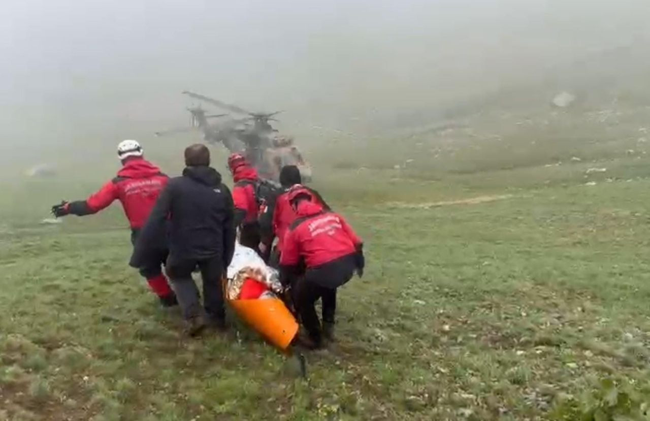 Yaralı yolcu ve pilotun cenazesi, helikopterle bölgeden alındı. - Sayfa 4
