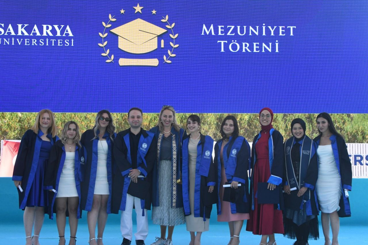 Sakarya Üniversitesi İletişim Fakültesi Mezun Oldu - Sayfa 1