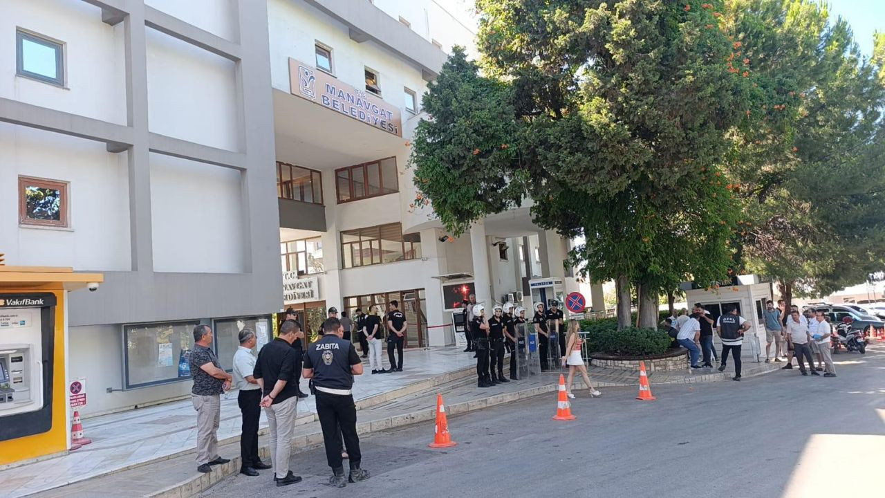 Manavgat Belediyesi’ne Rüşvet Ve Usulsüzlük Operasyonu Yapıldı - Sayfa 1