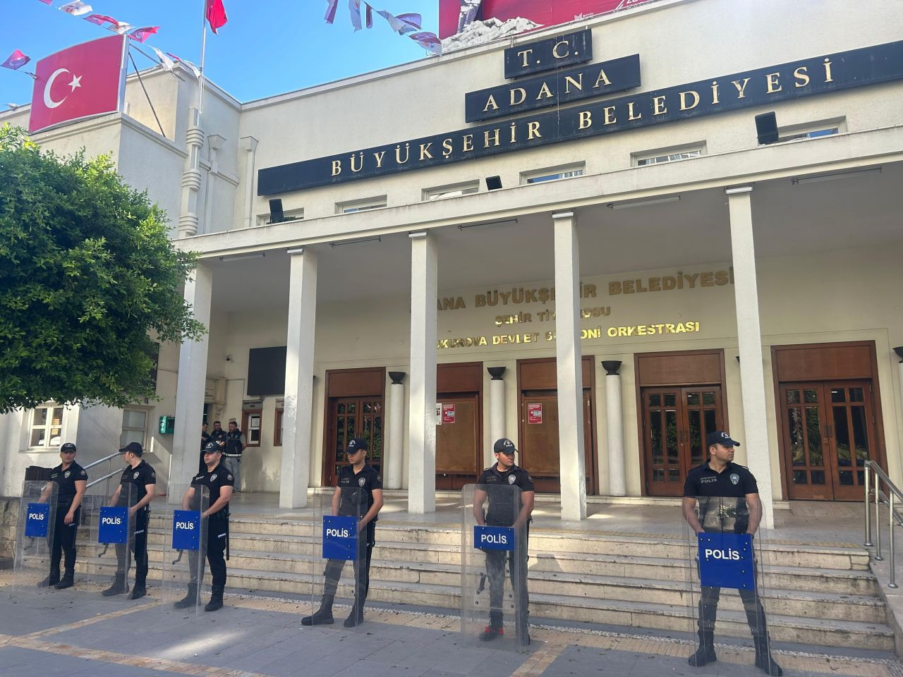 Adana ve Adıyaman Belediye Başkanları gözaltına alındı, arama sürüyor. - Sayfa 4