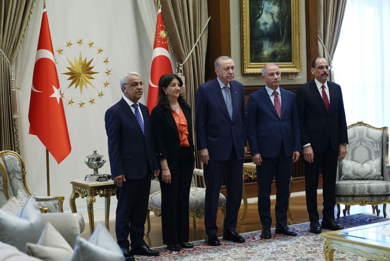 Erdoğan, DEM Parti Heyetiyle Bir Araya Geldi - Sayfa 1