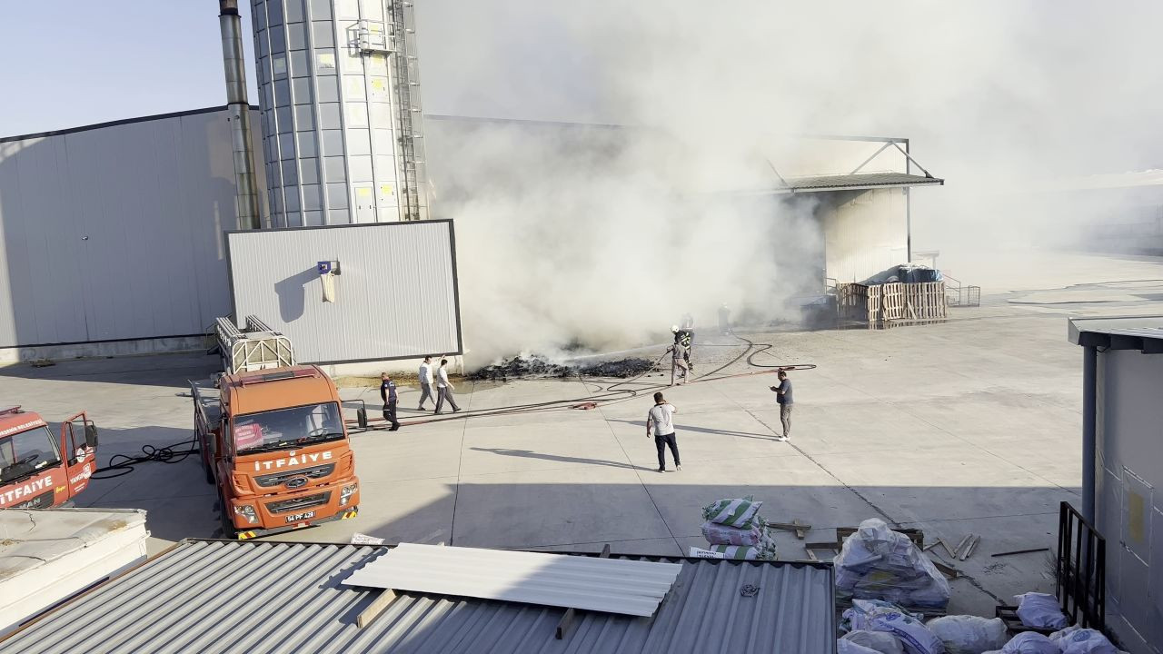 Mobilya Fabrikasında Yangın Paniği: Ekipler Hızla Müdahale Etti - Sayfa 1