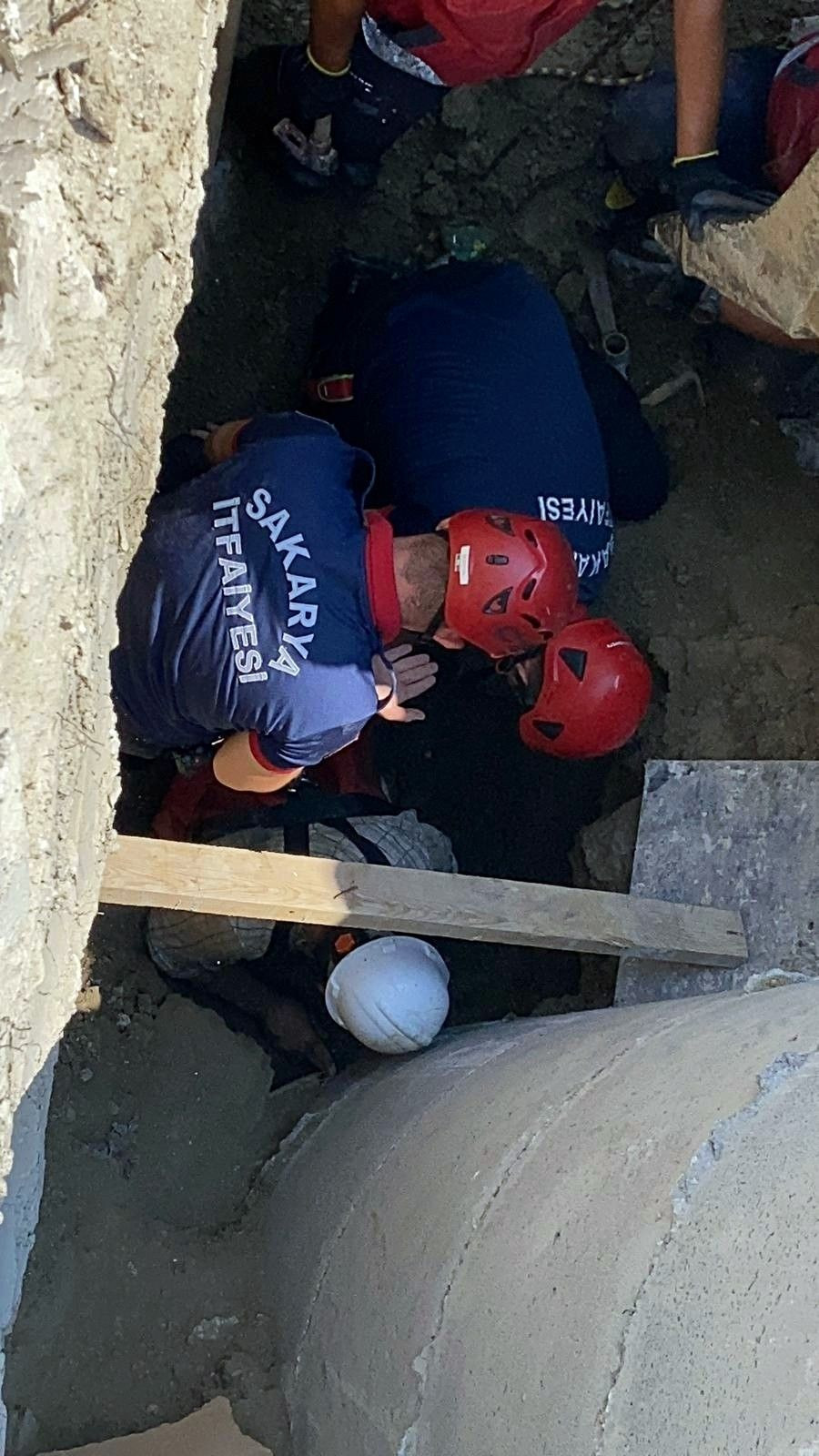 İnşaatta Göçük Oldu: Bir İşçi Toprak Altında Kaldı - Sayfa 1