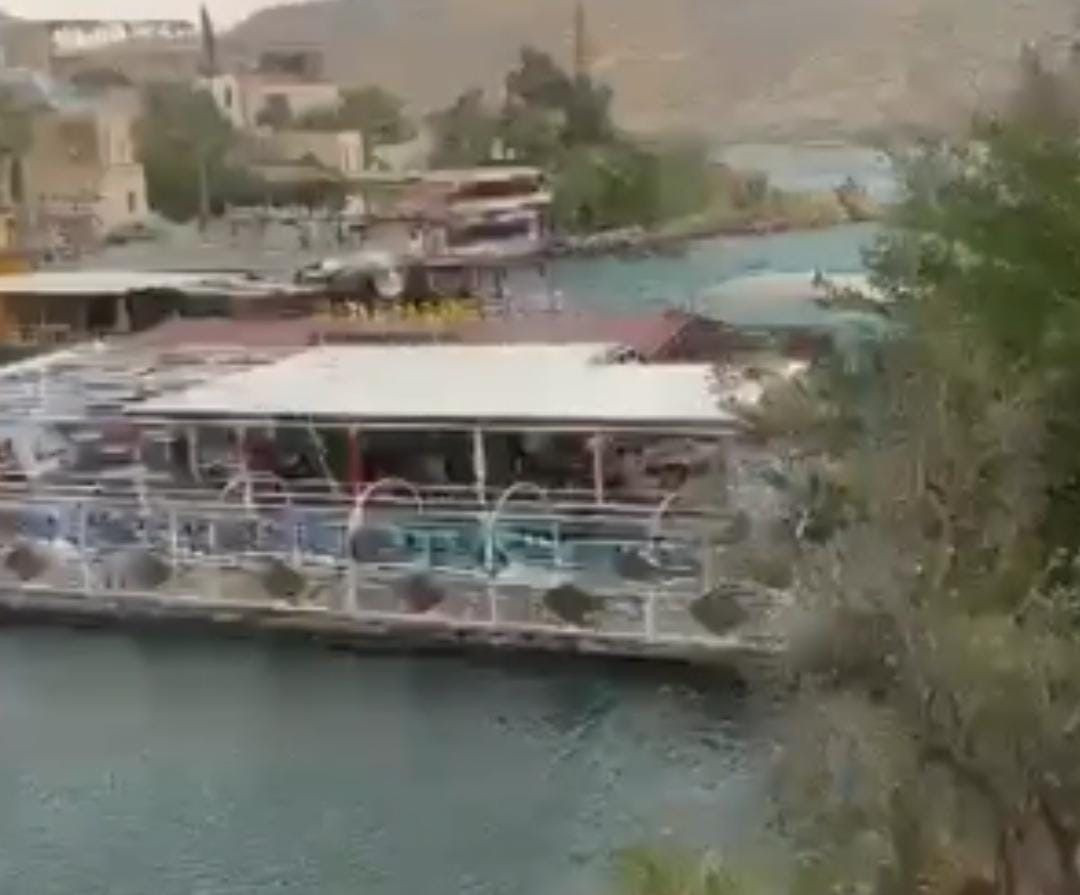Halfeti’de Fırtına Duba Restoranı Sürükledi - Sayfa 1