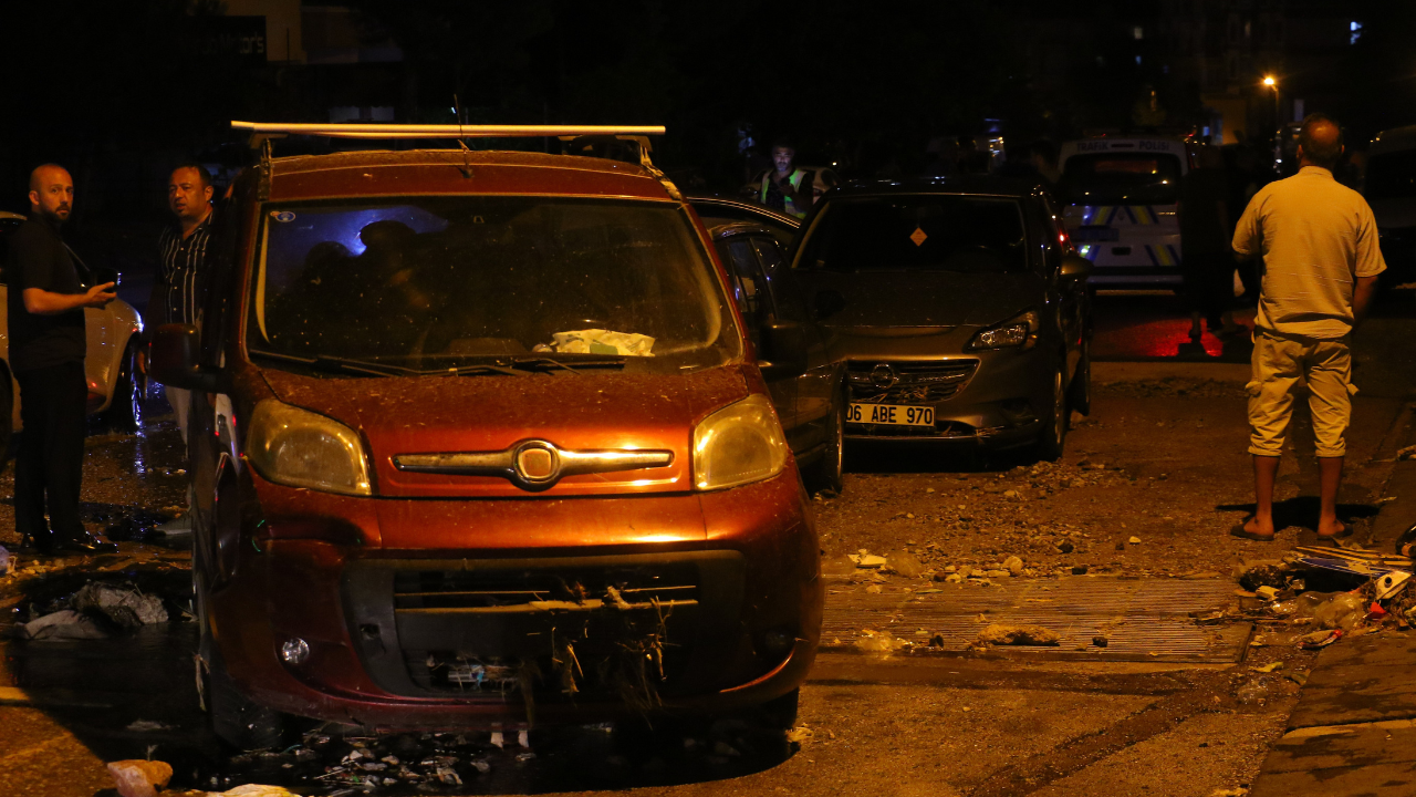 Ankara’da Sel Alarmı! Caddeler Göle Döndü, Araçlar Sürüklendi - Sayfa 4