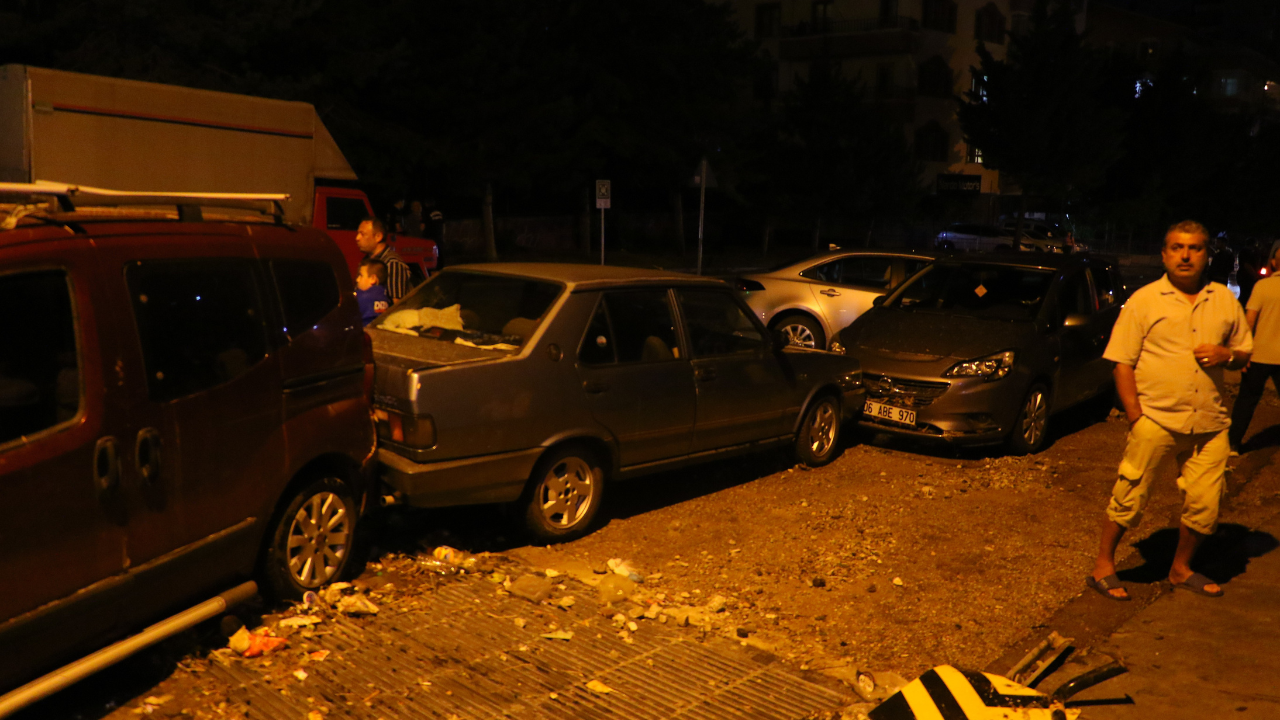 Ankara’da Sel Alarmı! Caddeler Göle Döndü, Araçlar Sürüklendi - Sayfa 5