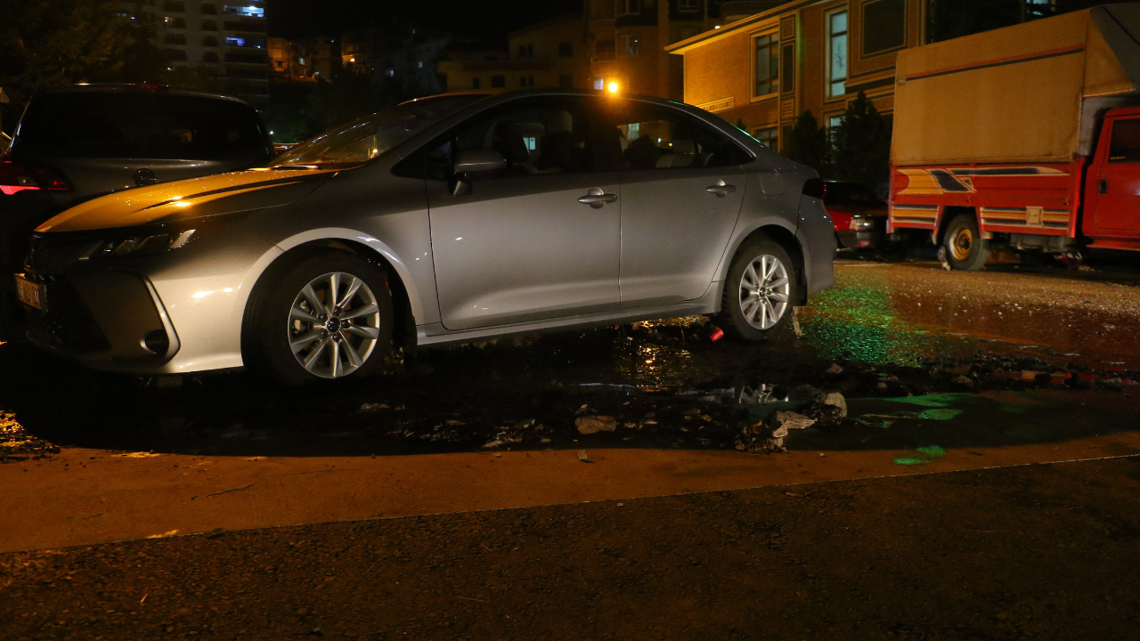 Ankara’da Sel Alarmı! Caddeler Göle Döndü, Araçlar Sürüklendi - Sayfa 10