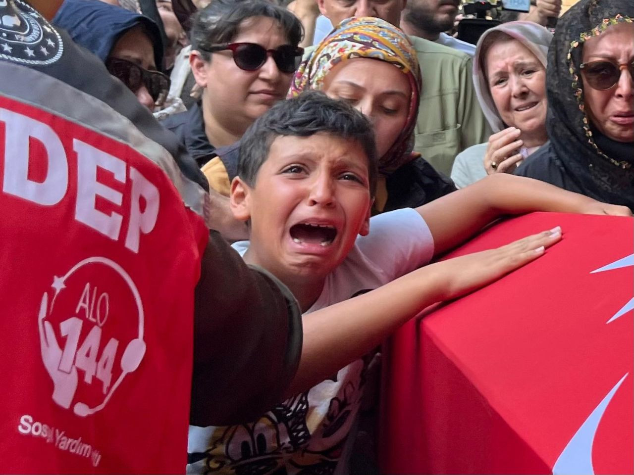 Yangın Şehidinin Oğlu: “Baba, Sensiz Ne Yapacağım?” Diyerek Ağladı - Sayfa 1