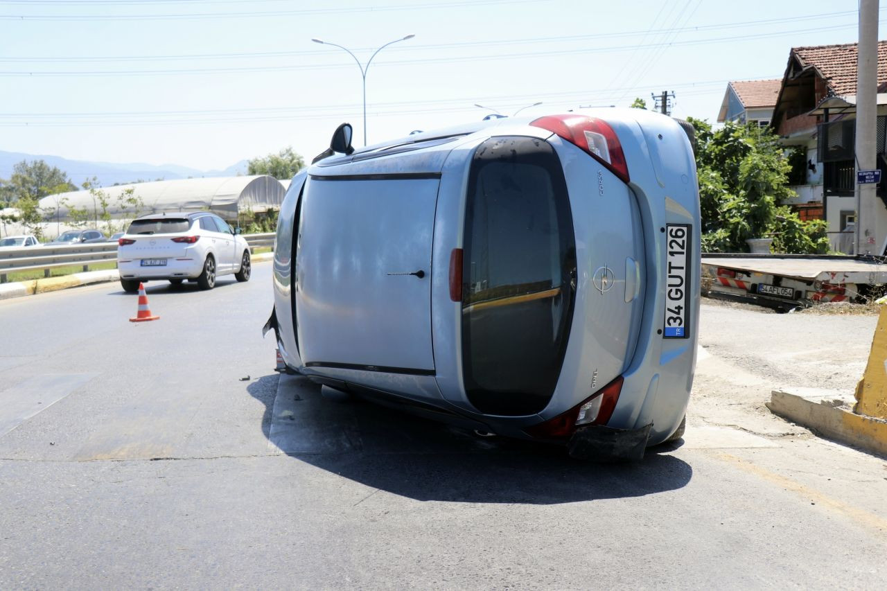 Serdivan’da Rampada Kaza: Otomobil Bariyere Çarpıp Yan Yattı - Sayfa 2