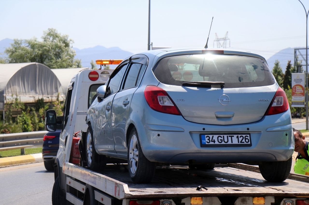 Serdivan’da Rampada Kaza: Otomobil Bariyere Çarpıp Yan Yattı - Sayfa 4