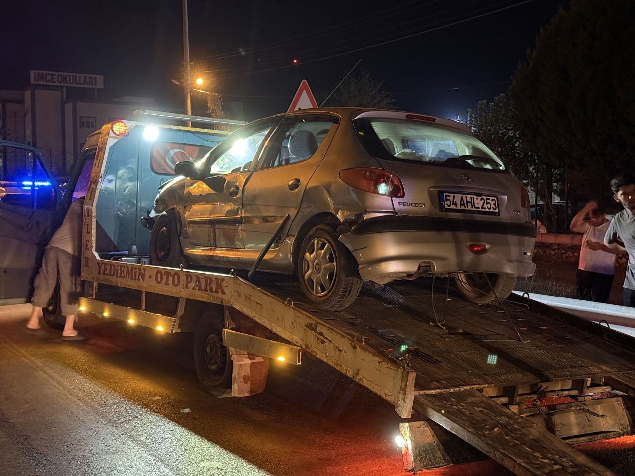 Hendek’te Bariyerlere Çarpan Sürücü Hayatını Kaybetti - Sayfa 1