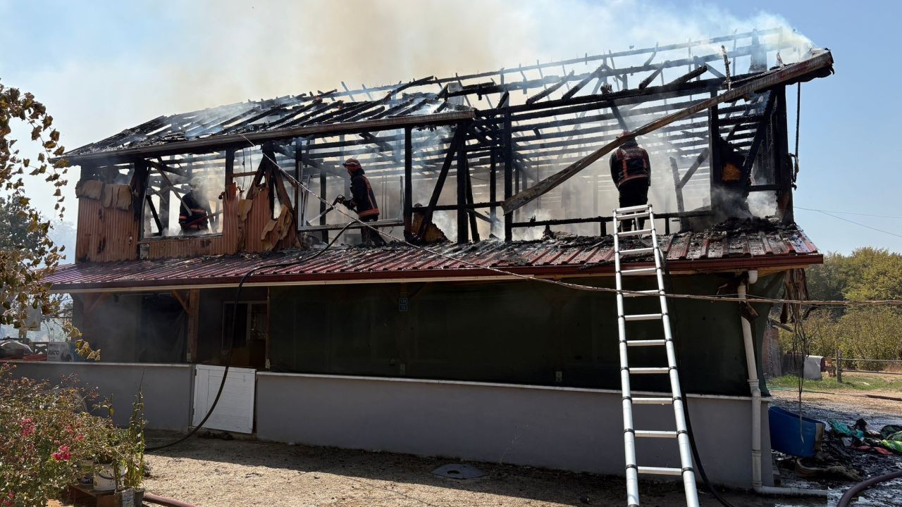 Hendek'te İki Katlı Evin Üst Katı Alevlere Teslim Oldu - Sayfa 4