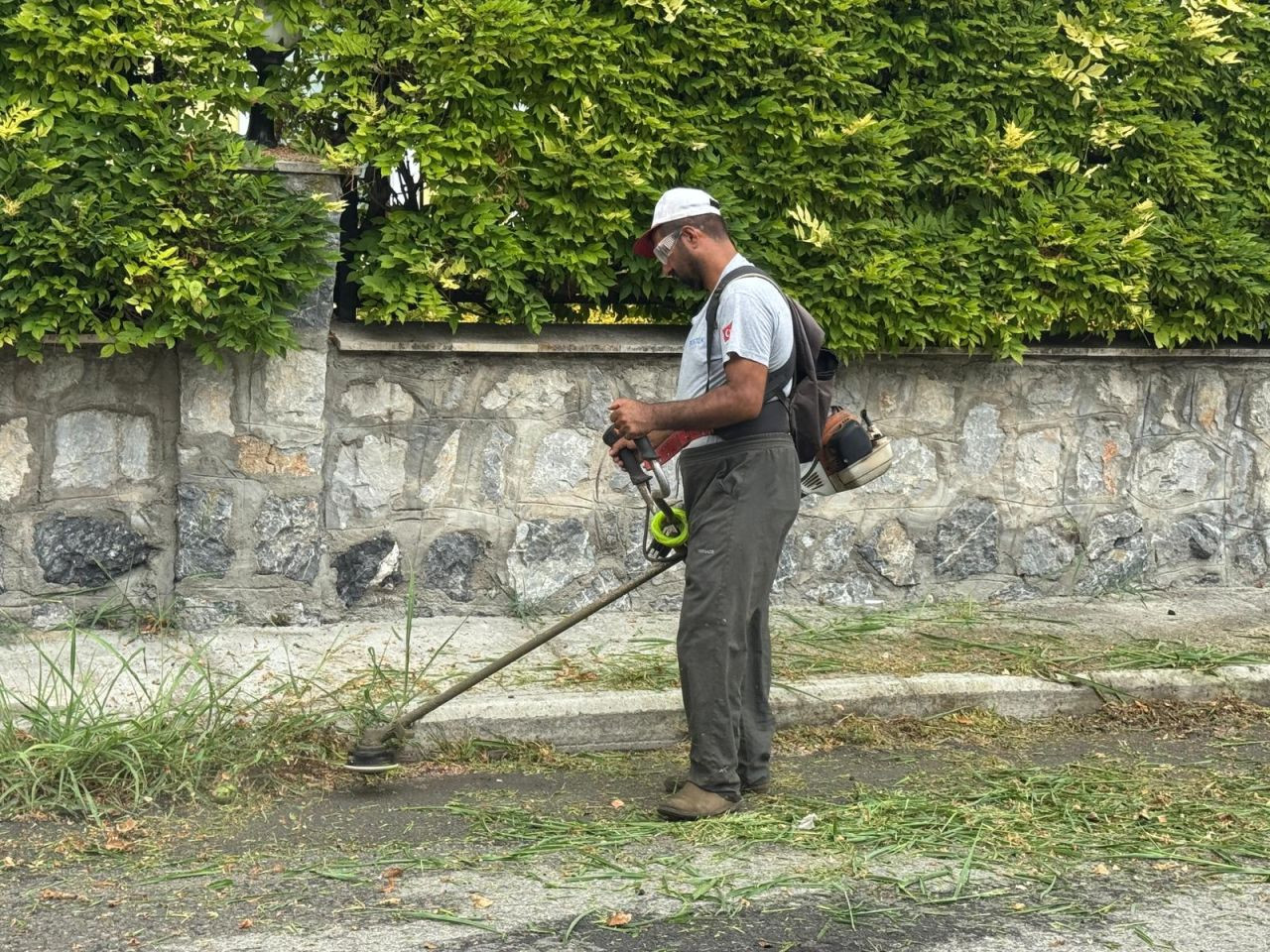 Serdivan’da Estetik ve Temiz Sokaklar İçin Yoğun Mesai - Sayfa 1