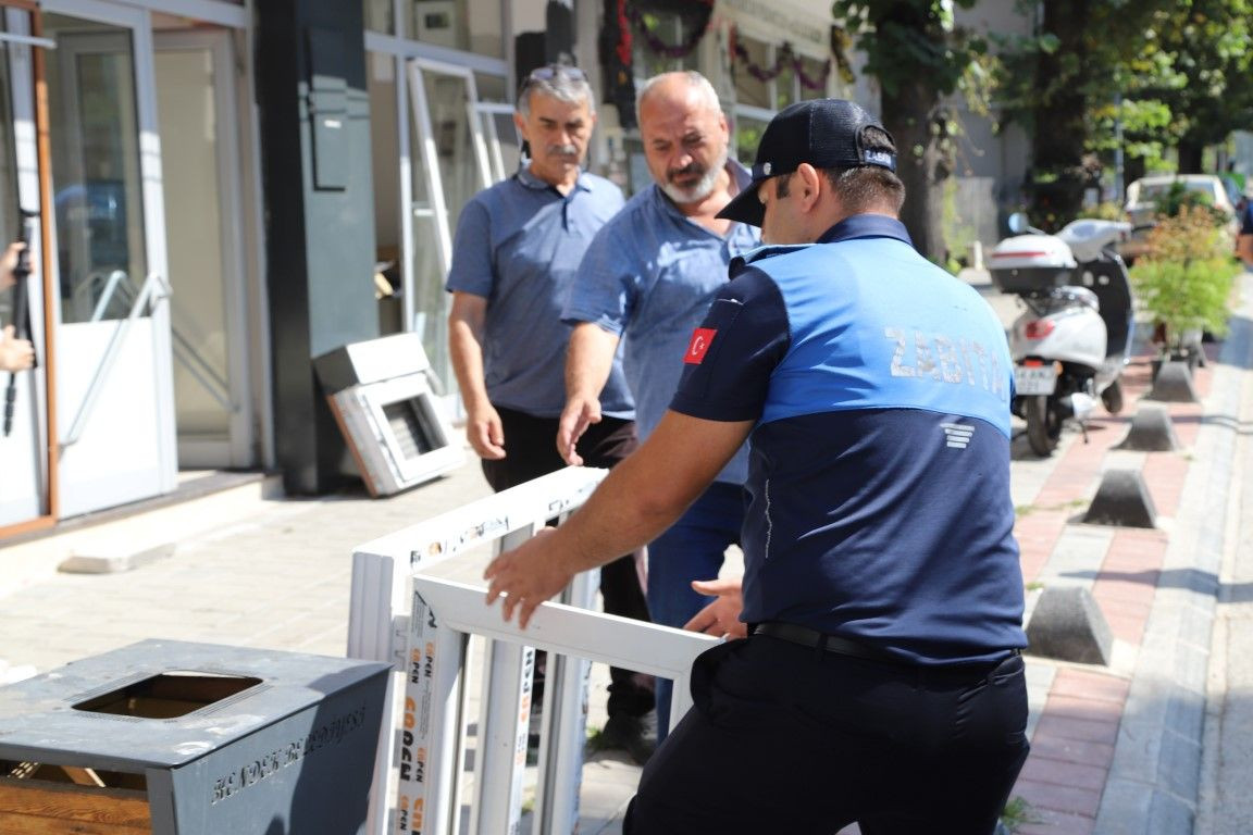 Hendek Belediyesi’nden Kaldırım İşgallerine Karşı Denetim - Sayfa 4
