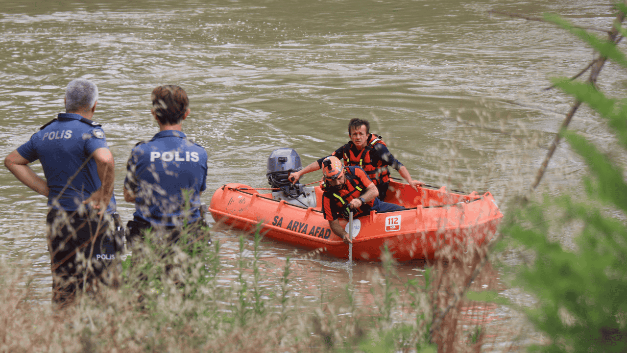 Sakarya Nehri'ne Düşen Genç İçin Arama Çalışmaları Sürüyor - Sayfa 3