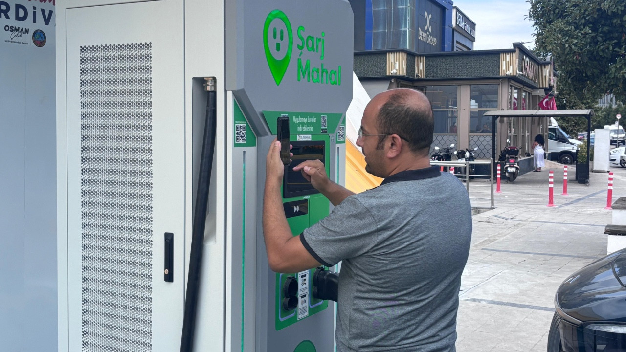 Serdivan’a 10 Noktada Elektrikli Şarj İstasyonu