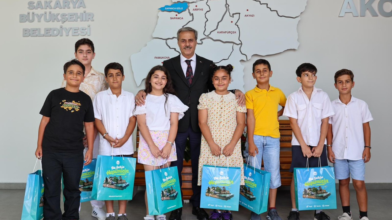 Gazze İçin Satış Yapan Minikler Başkan Alemdar’ın Misafiri Oldu