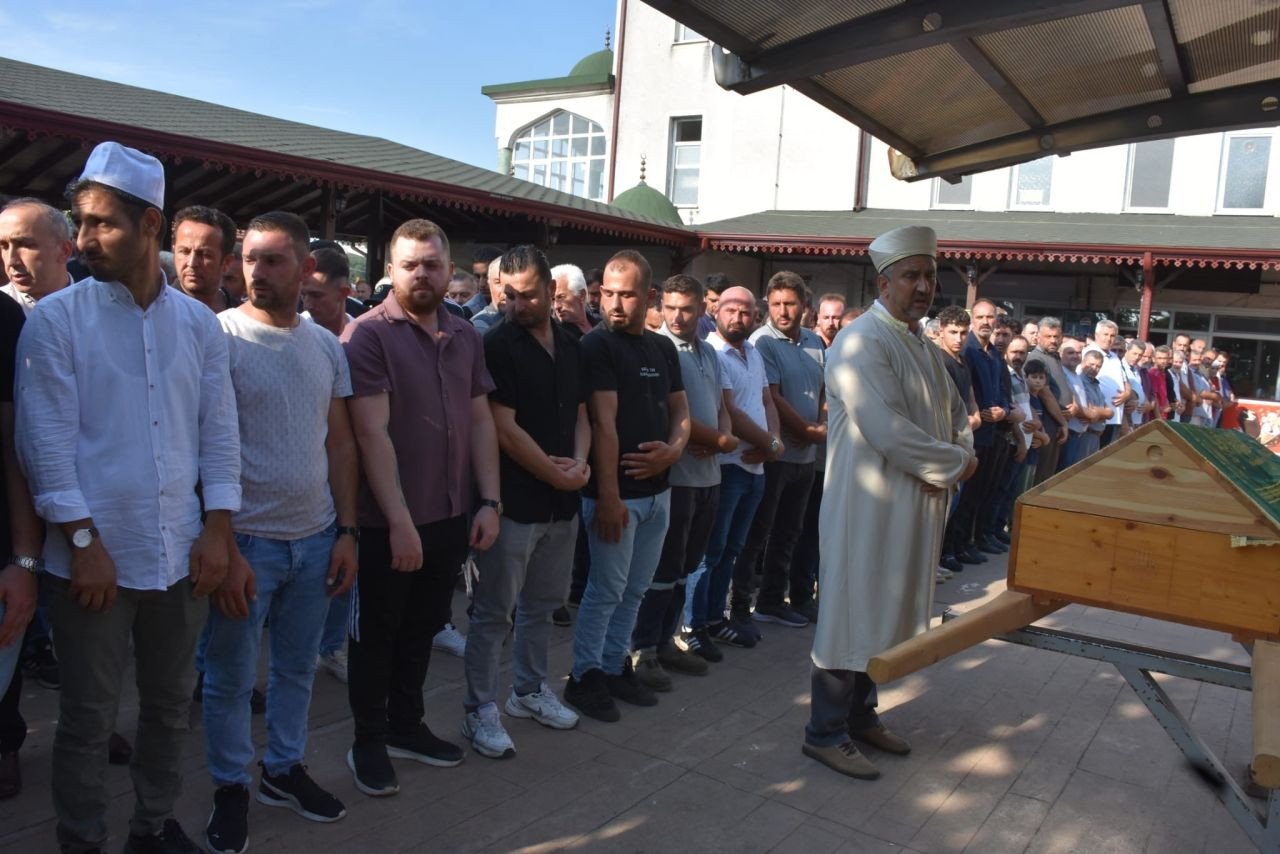 Kazada Hayatını Kaybeden Belediye Personeli Toprağa Verildi - Sayfa 1