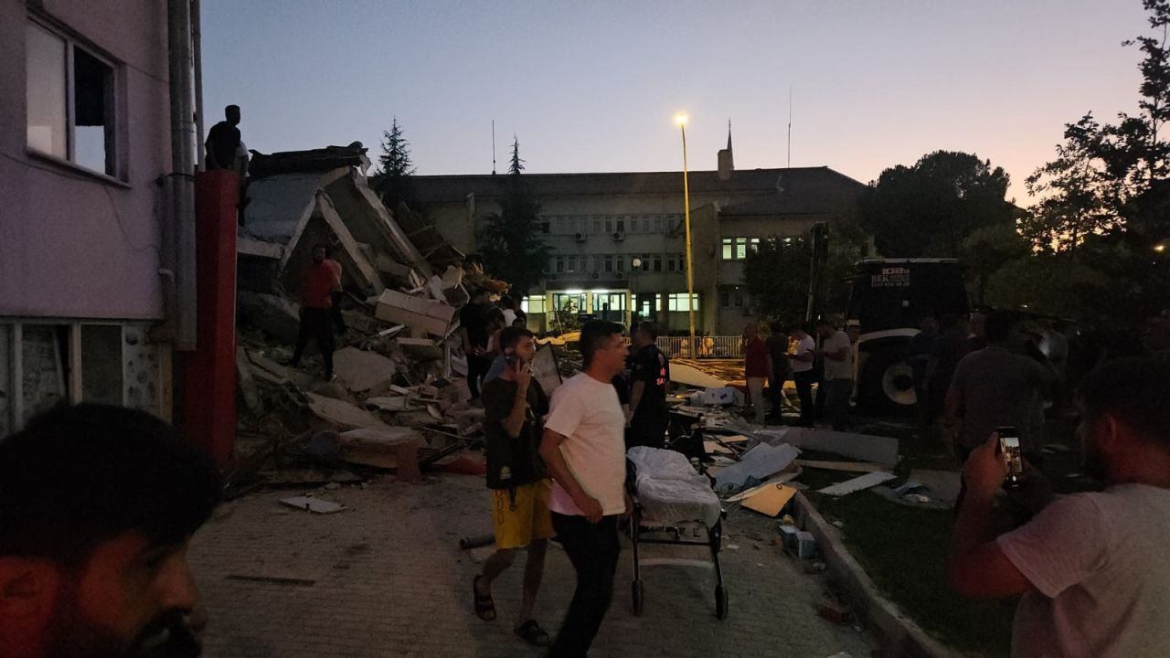 Balıkesir Sındırgı’da 6.1 Büyüklüğünde Deprem - Sayfa 4