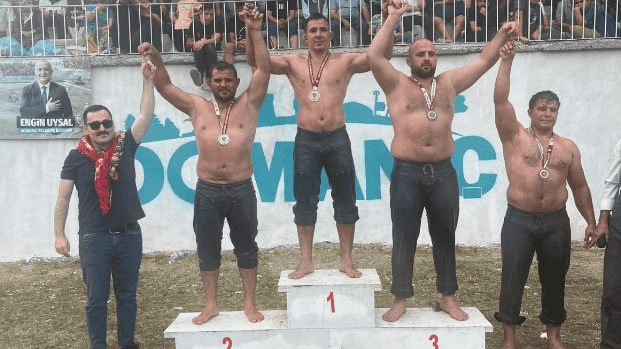 Büyükşehir’in Pehlivanı Kütahya’da Kürsüye Çıktı