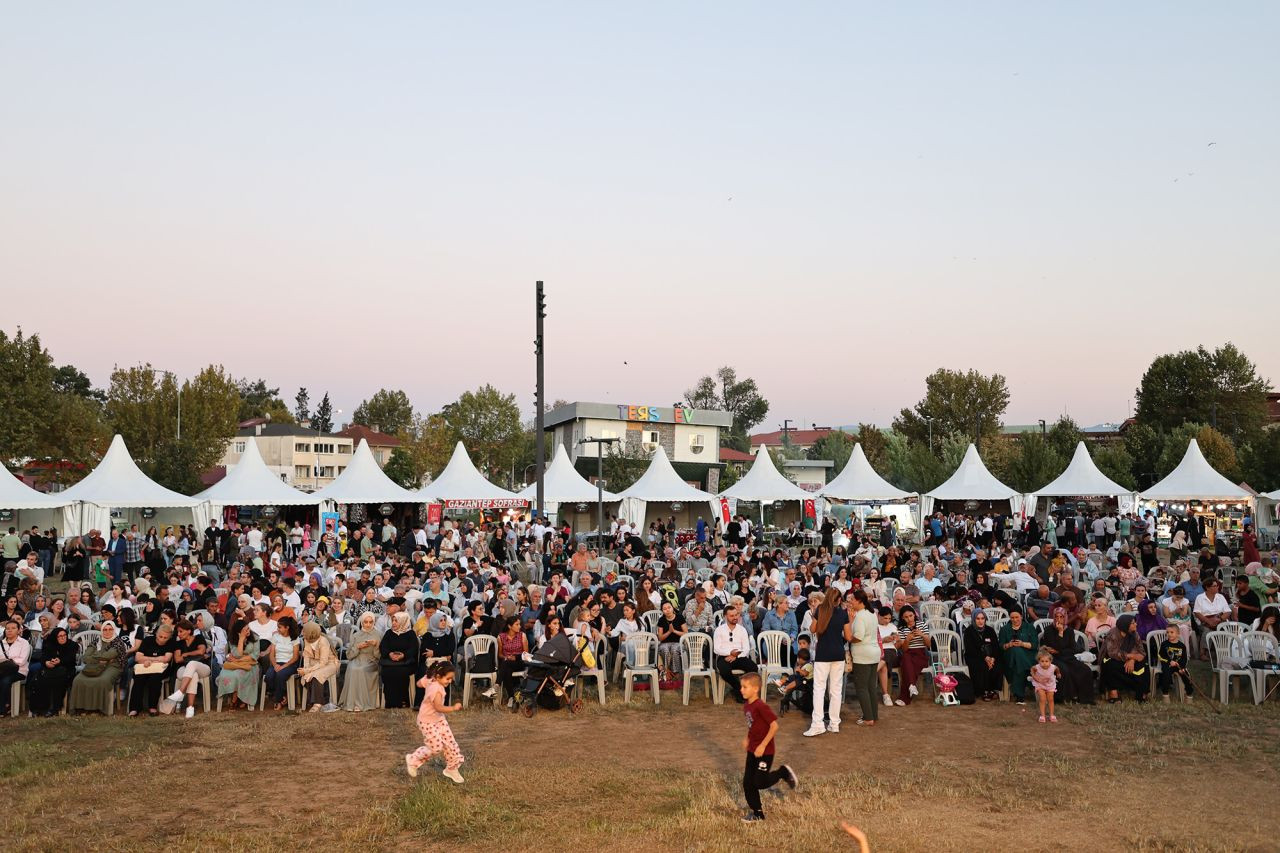Sakarya'da Farklı Kültürlerle Şölen Gibi Bir Gece - Sayfa 1