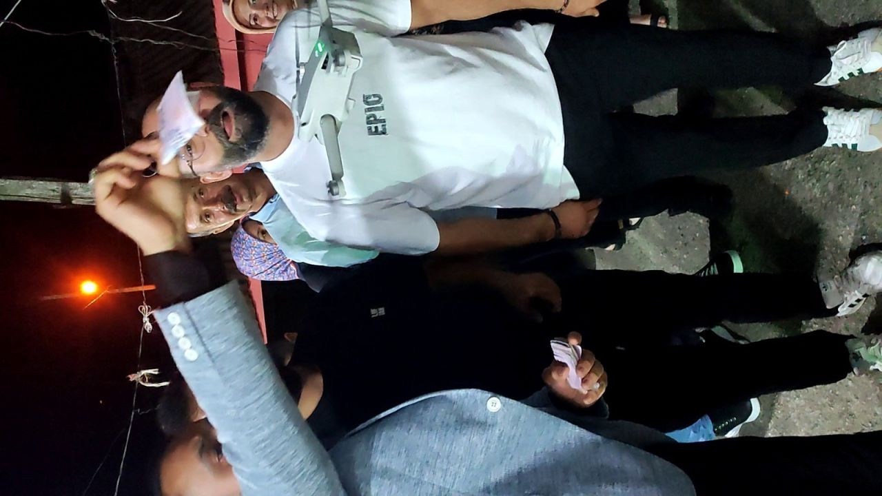 Düğünde Drona Para Takmak İsterken Halayın Üzerine Düşürdü - Sayfa 1