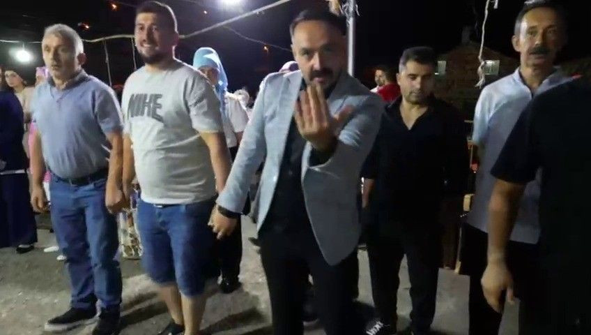 Düğünde Drona Para Takmak İsterken Halayın Üzerine Düşürdü - Sayfa 3