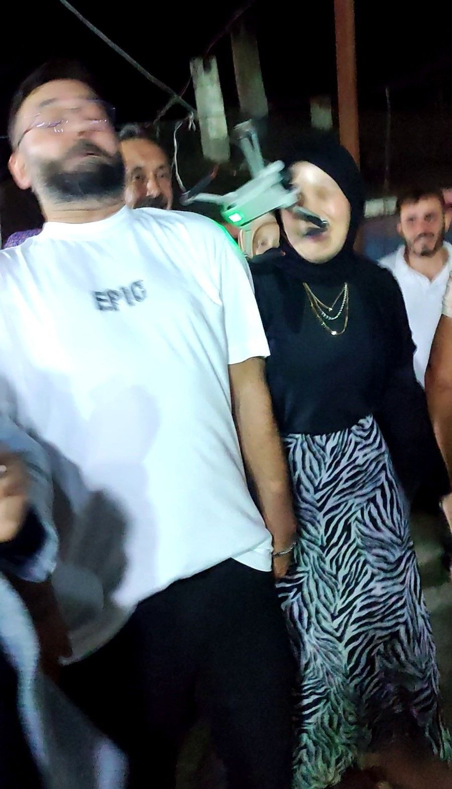 Düğünde Drona Para Takmak İsterken Halayın Üzerine Düşürdü - Sayfa 8