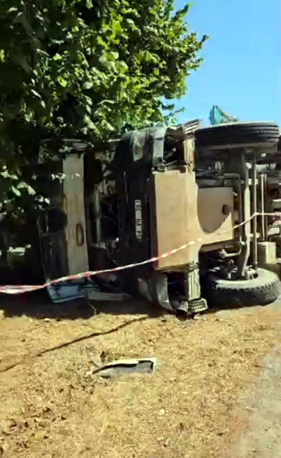 Kontrolden çıkan hafriyat kamyonu devrildi - Sayfa 5