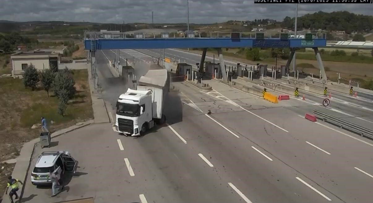 Çekmeköy’de tır kazası güvenlik kamerasına yansıdı - Sayfa 2