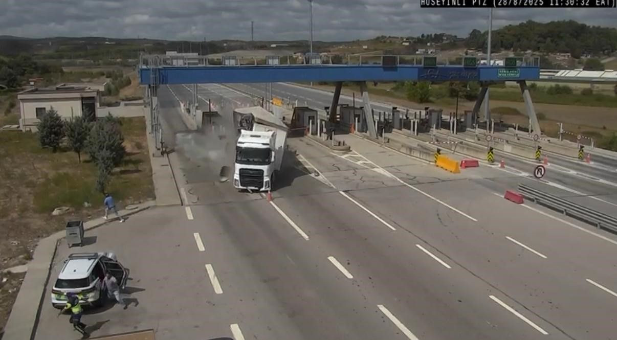 Çekmeköy’de tır kazası güvenlik kamerasına yansıdı - Sayfa 1