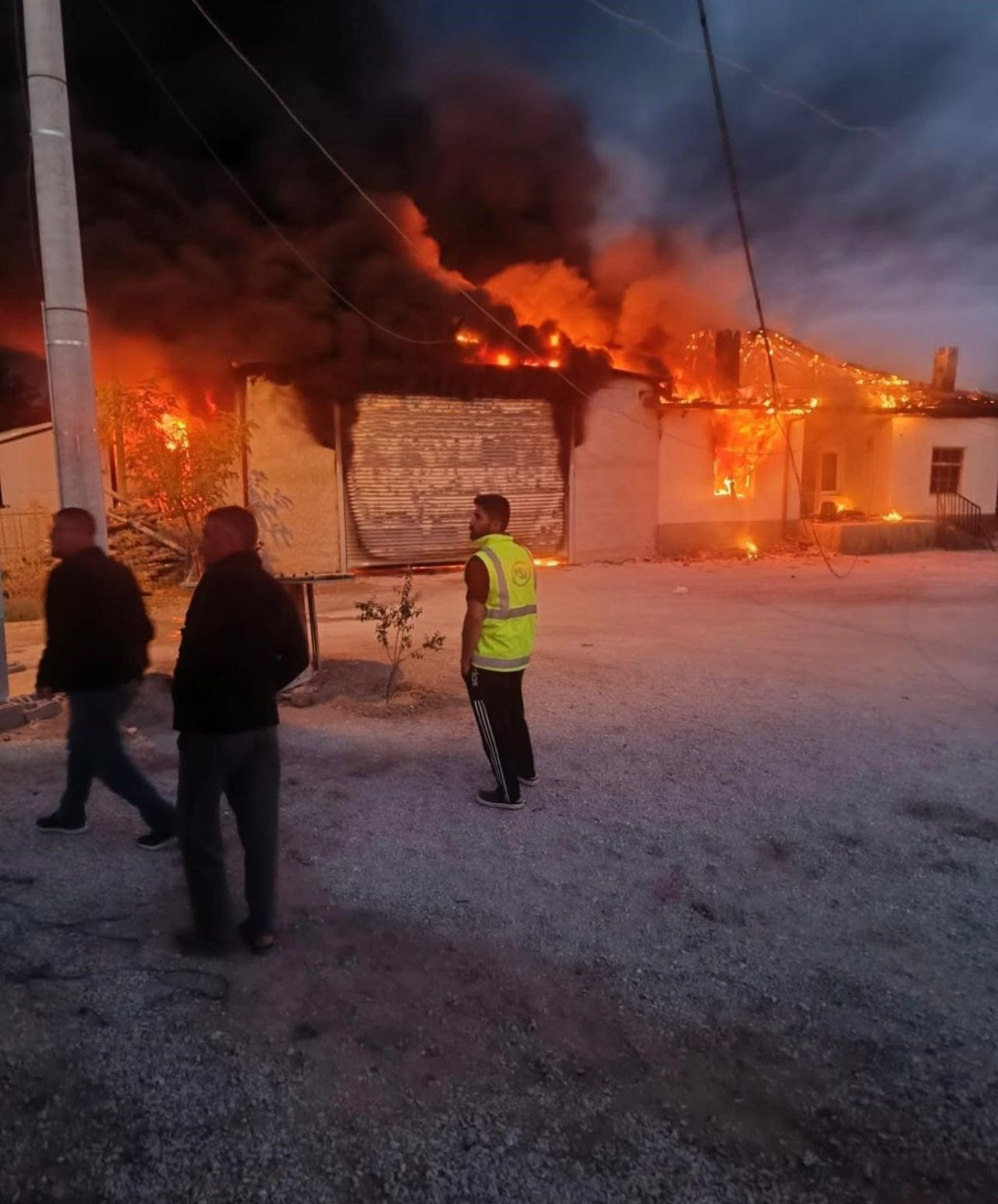 Konya Ereğli’de Depo Yangını: Ev, Traktörler ve Gübreler Kül Oldu - Sayfa 1
