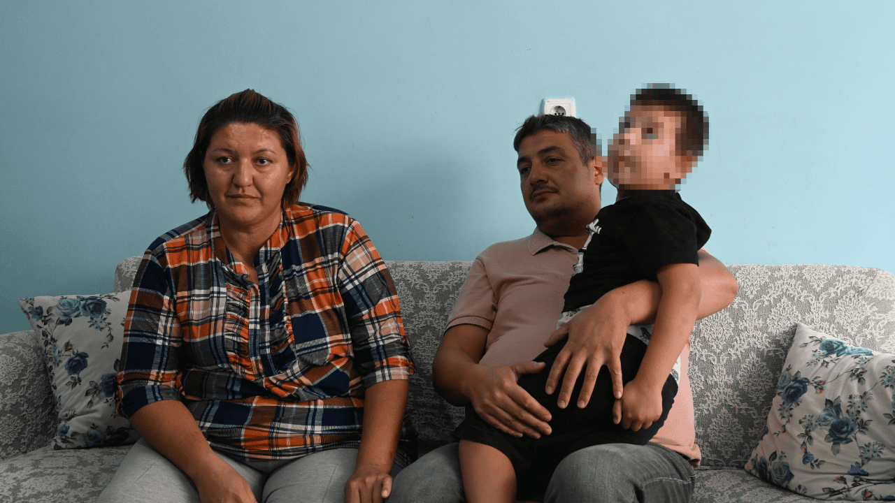 Anne, Engelli Çocuğunu Döven Adama Meydan Dayağı Attı