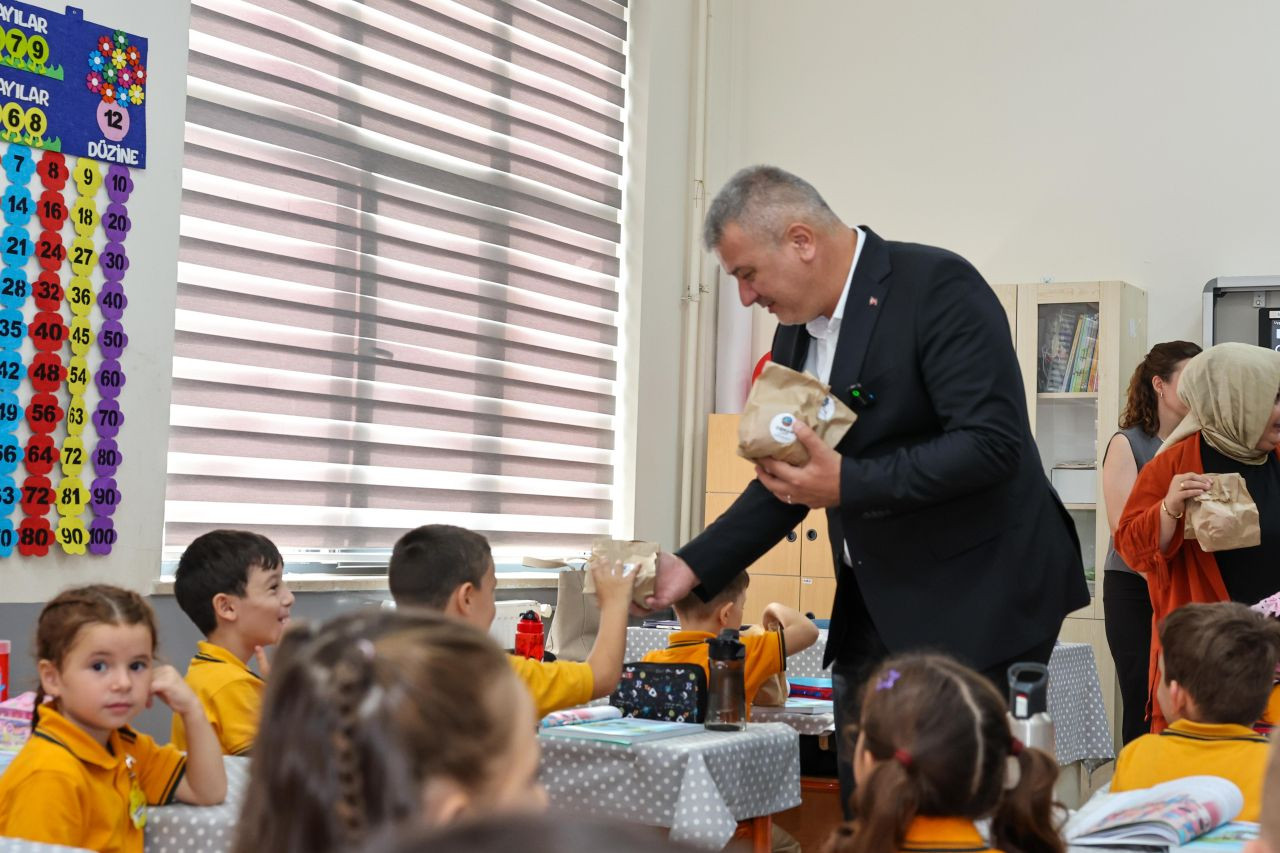 Minik Öğrenciler Döneme Meyve İkramı İle Başladı - Sayfa 2