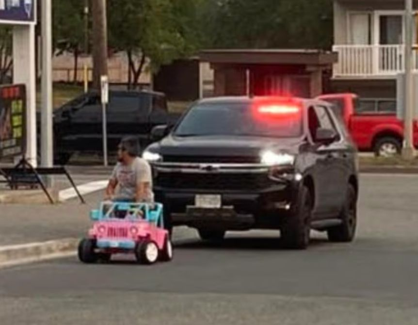 Oyuncak Arabayla Yakalanan Sürücüye Ehliyetsizlik Cezası Kesildi - Sayfa 1